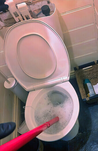 https://blockeddrainsgirrawheen.com.au/uploads/2025/07/blocked-toilet-74011.jpg